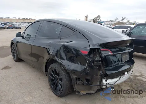2023 Tesla Model Y Awd/Long Range Dual Motor All-Wheel Drive z USA, uszkodzony, nr VIN 7SAYGAEE7PF741916